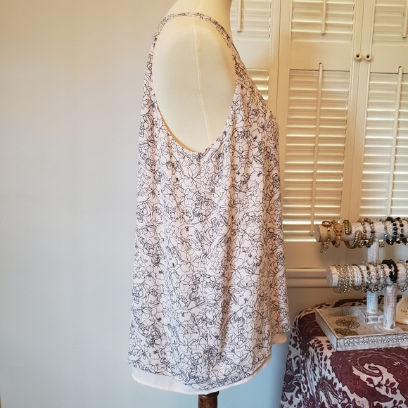 (#4) Beautiful Sleeveless Blouse - Picture 5 of 5